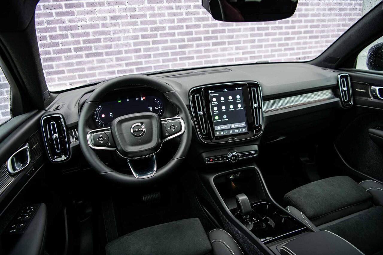 Volvo EC40 Single Motor Extended Range Ultra Black Edition | Harman Kardon | 20" | Panoramadak | Donker Glas | Power Seats |