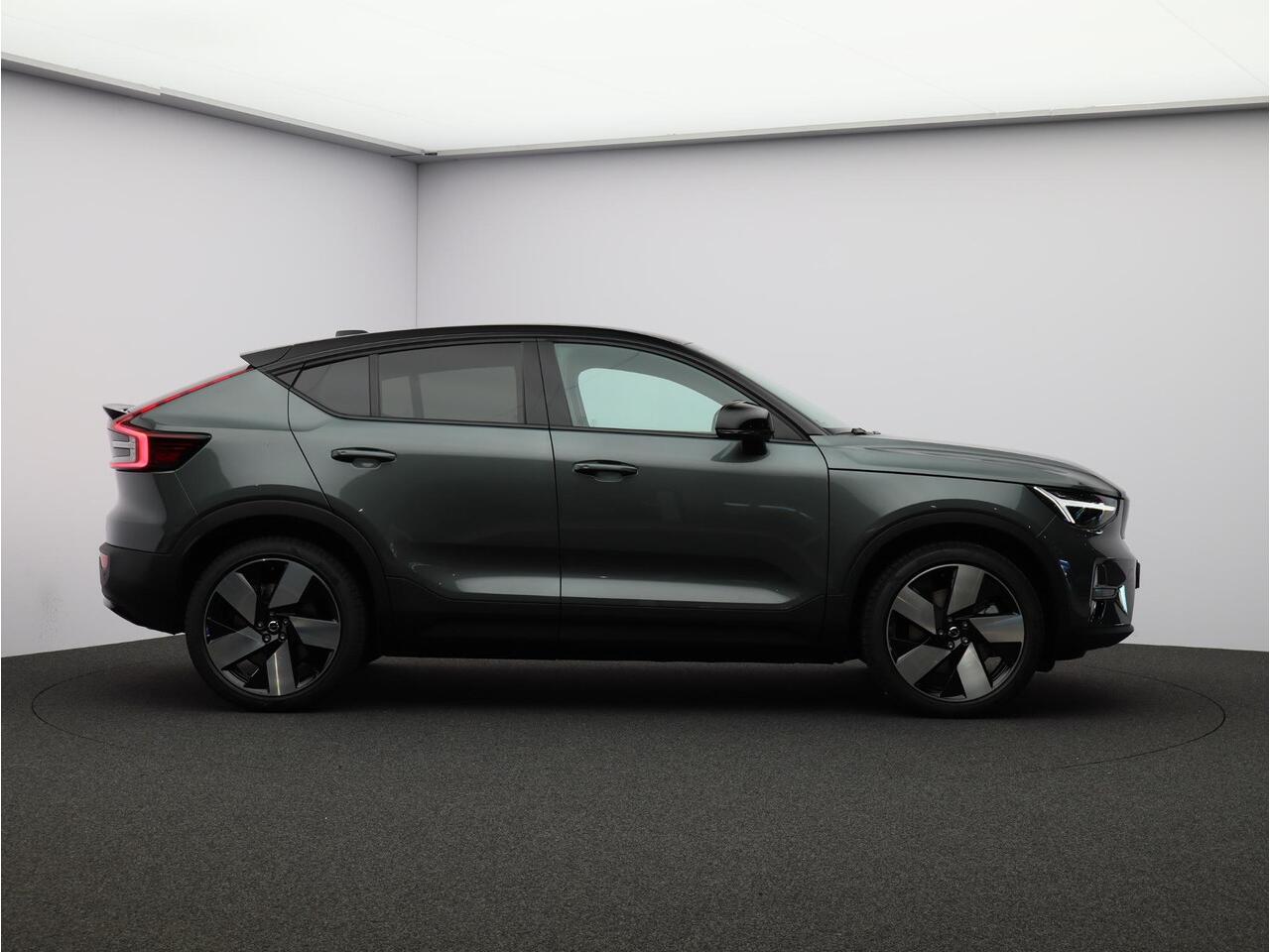 Volvo EC40 Single Motor Extended Range Plus 82 kWh / Stoel- + stuurwielverwarming / BLIS / Harman Kardon / Achteruitrijcamera / Nubuck