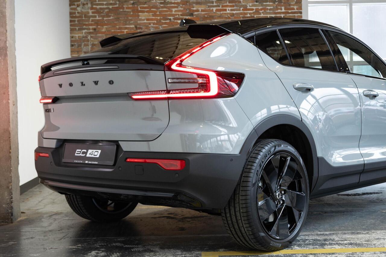 Volvo EC40 Single Motor Extended Range Ultra Black Edition Panoramadak | Verwarmbare voorstoelen&stuurwiel | 360º Camera | Premium Audio by Harman Kardon | Elektrisch Verstelbare Voorstoelen | Keyless Entry | Apple carplay/Android auto | Warmtepomp