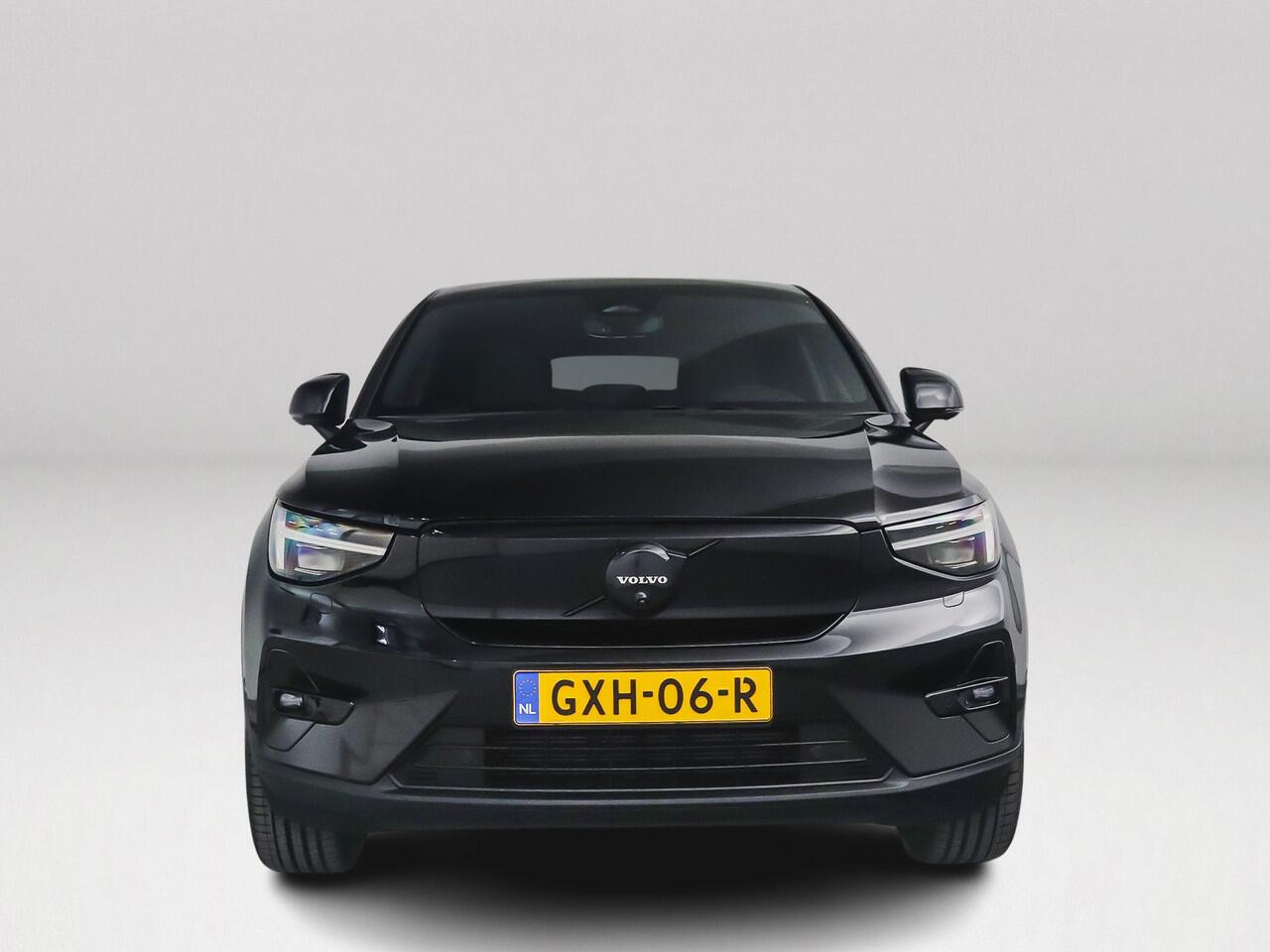 Volvo EC40 Single Motor Plus Black Edition 70 kWh | Panoramadak | 360° Camera | Harman Kardon | Trekhaak