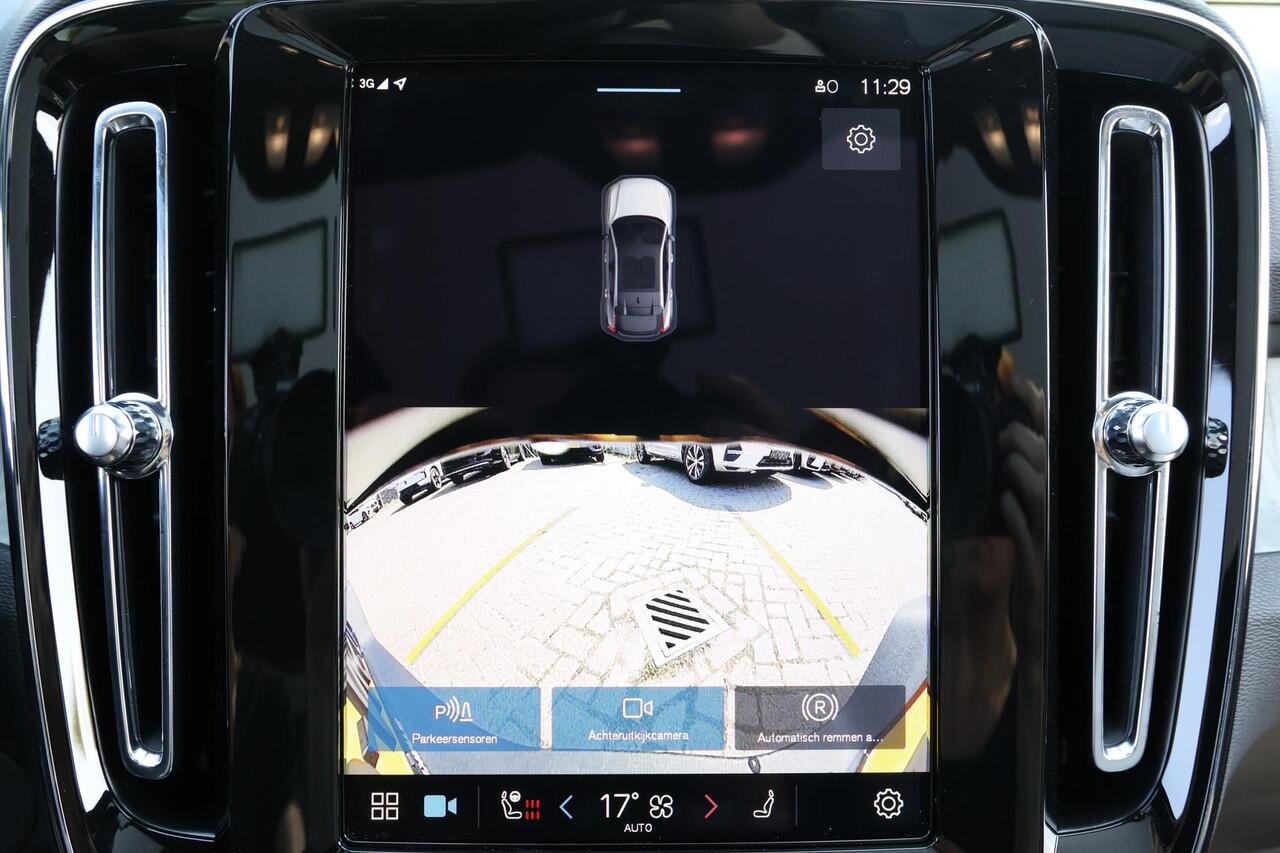 Volvo EC40 Single Motor Extended Range Plus 82 kWh - Panoramadak - IntelliSafe Assist & Surround - Parkeercamera achter - Verwarmde voorstoelen & stuur - Parkeersensoren voor & achter - Getint glas - Draadloze tel. lader - Warmtepomp - 19' LMV