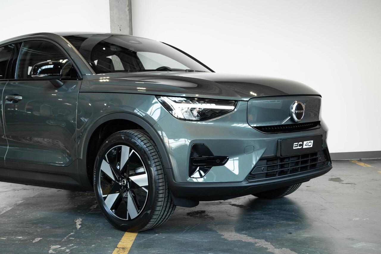 Volvo EC40 Single Motor Extended Range Plus 82 kWh | Direct Beschikbaar | Stoel/Stuurverwarming | Google Infotainment | Achteruitrijcamera | Keyless Entry | Adaptieve Cruise Control | Dodehoekwaarschuwing | Panoramadak |