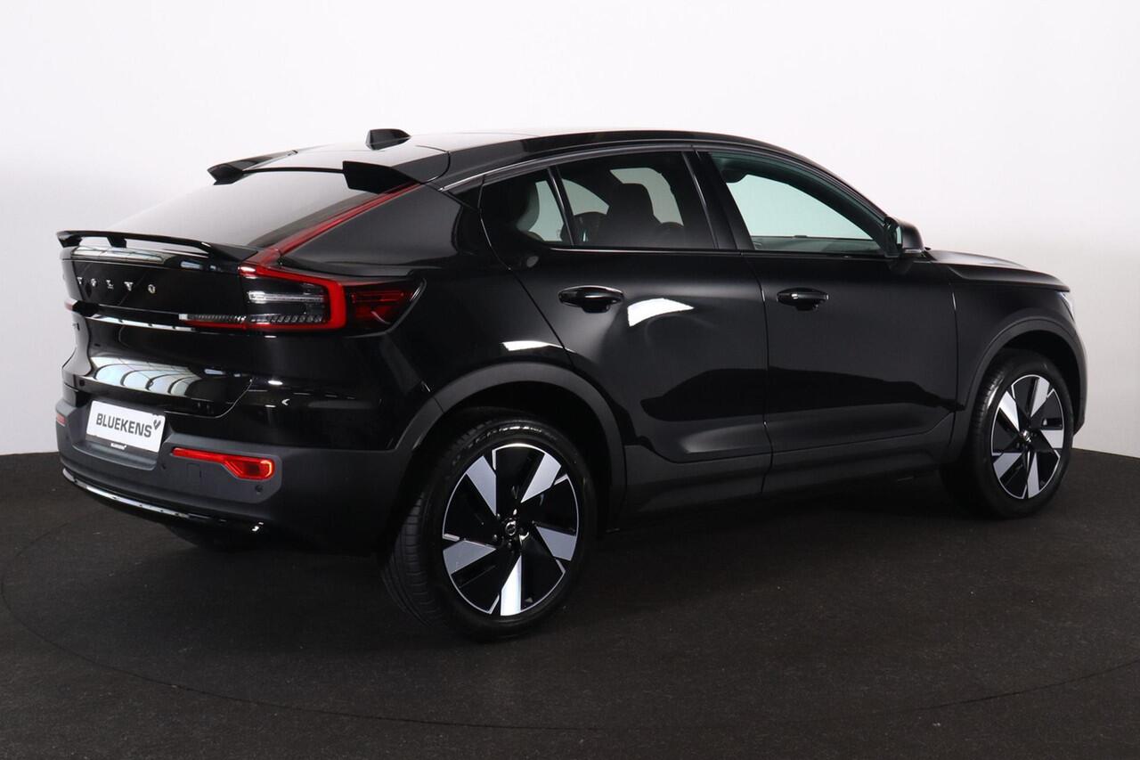 Volvo EC40 Single Motor Extended Range Plus 82 kWh - Panoramadak - IntelliSafe Assist & Surround - Parkeercamera achter - Verwarmde voorstoelen & stuur - Parkeersensoren voor & achter - Getint glas - Draadloze tel. lader - Warmtepomp - 19' LMV