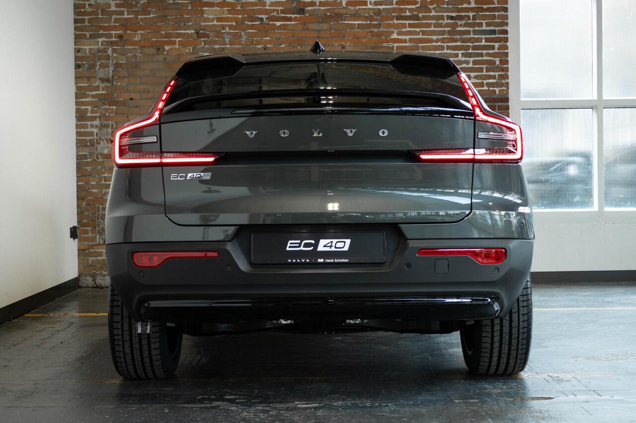 Volvo EC40 Single Motor Extended Range Plus 82 kWh | Direct Beschikbaar | Stoel/Stuurverwarming | Google Infotainment | Achteruitrijcamera | Keyless Entry | Adaptieve Cruise Control | Dodehoekwaarschuwing | Panoramadak |