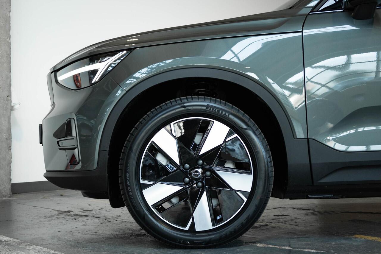 Volvo EC40 Single Motor Extended Range Plus 82 kWh | Direct Beschikbaar | Stoel/Stuurverwarming | Google Infotainment | Achteruitrijcamera | Keyless Entry | Adaptieve Cruise Control | Dodehoekwaarschuwing | Panoramadak |