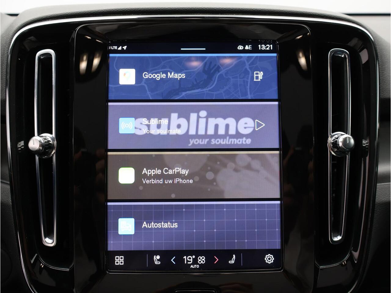 Volvo EC40 Single Motor Extended Range Ultra Black Ed. 82 kWh / Elektrische Stoelen / 360 Camera / Harman Kardon / Stoel+Stuurverwarming / Adaptive Cruise / BLIS /