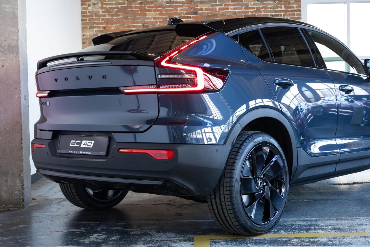 Volvo EC40 Single Motor Extended Range Plus Black Edition | Panoramadak | Verwarmbare voorstoelen&stuurwiel | 360º Camera | Premium audio by Harman Kardon | Keyless Entry/Start | Warmtepomp | 20 inch lichtmetalen velgen