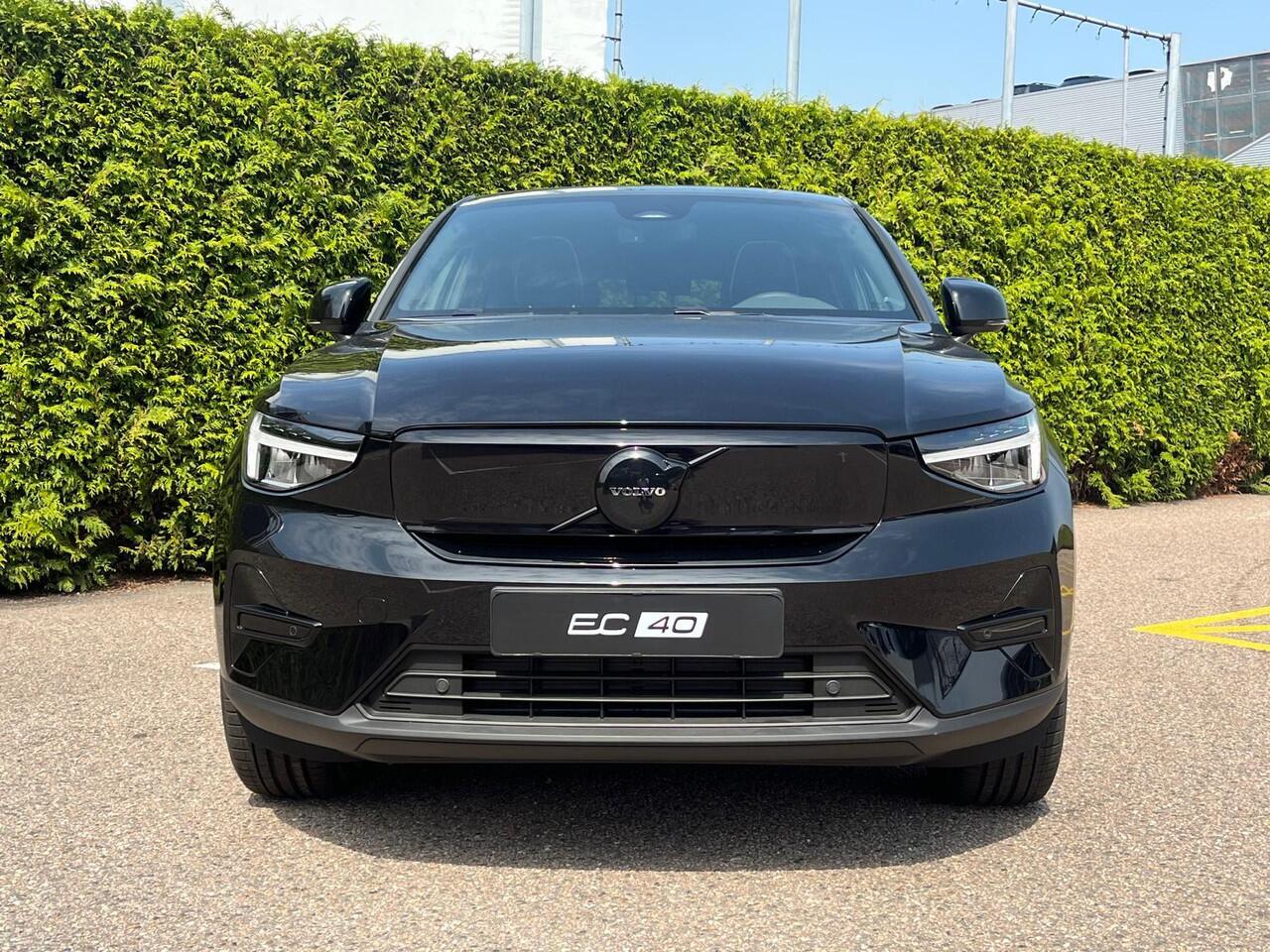 Volvo EC40 Single Motor Extended Range Plus 82 kWh | Donker getinte ramen | Trekhaak