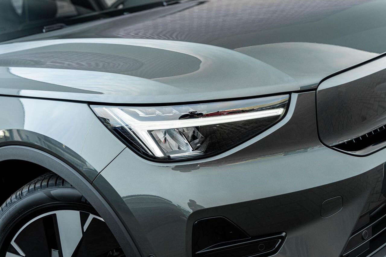 Volvo EC40 Single Motor Extended Range Plus 82 kWh | Trekhaak | Panoramadak | Keyless | Harman Kardon Audio | Elektrische Achterklep | 360 camera | Stoel-/Stuurverwarming | Adaptieve Cruise | Getint Glas | Luxe Bekleding |