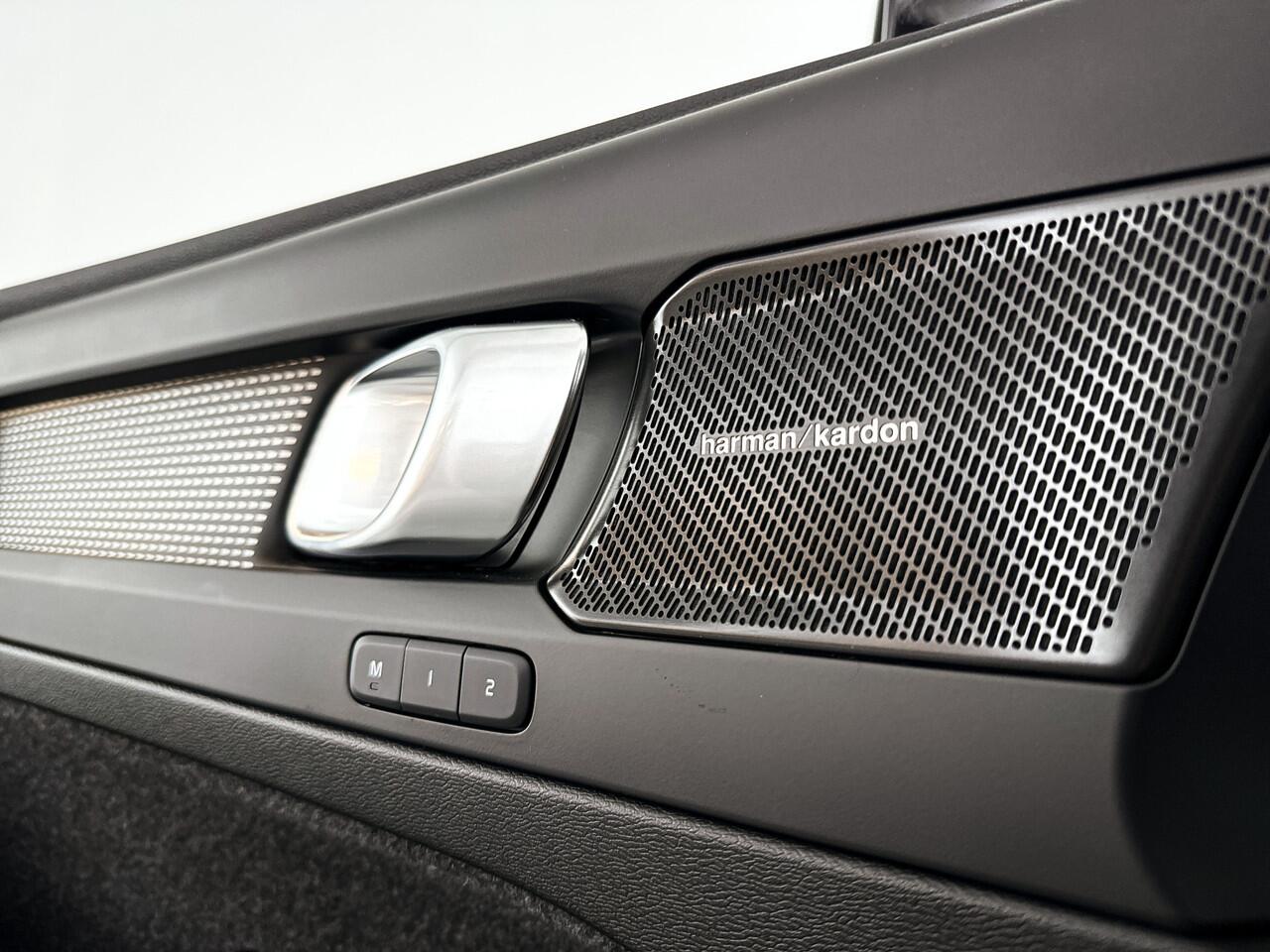 Volvo EC40 Single Motor Extended Range Ultra 82 kWh | Panoramadak | 360° camera | Harman Kardon | Stoel- en Stuurverwarming