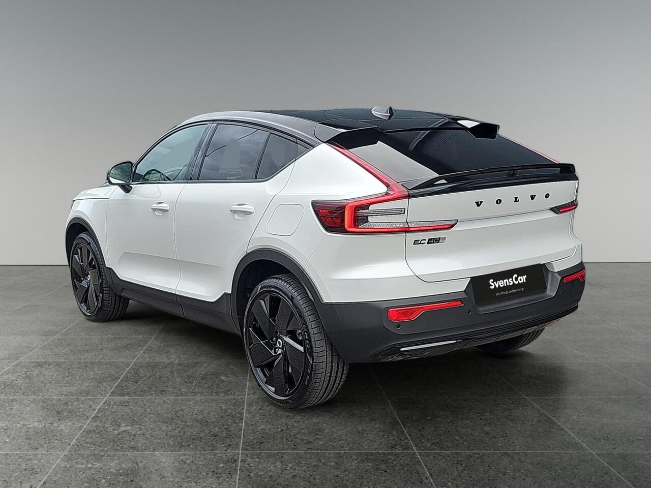 Volvo EC40 Single Motor Extended Range Plus Black Edition | PRIVATE LEASE VANAF: ¤989 p.m. | Stoelverwarming | Extra getint glas | Panoramadak | Harman/Kardon Audio |