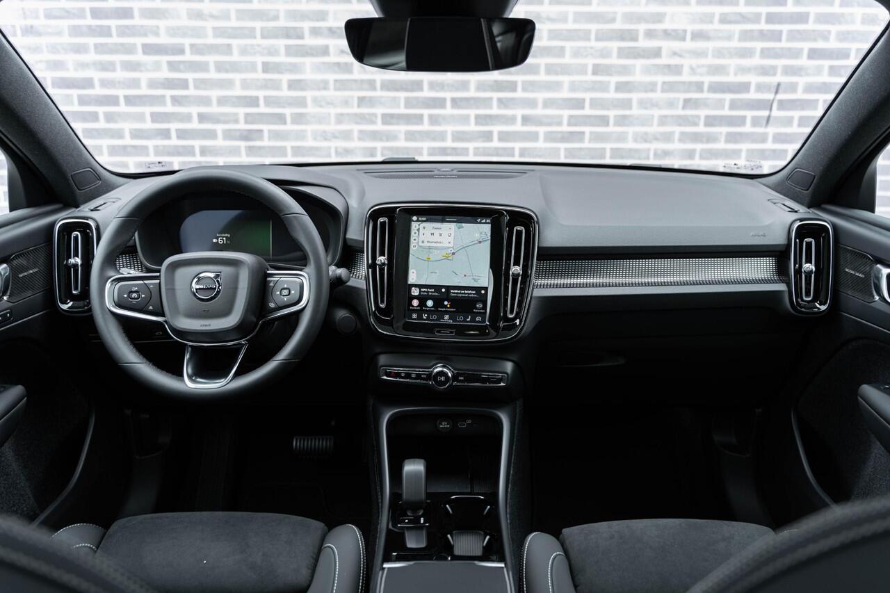 Volvo EC40 Extended Range Ultra Black Edition | Google | Long Range | Luxe Bekleding | Memory | Elek. Stoelen | 360 Camera | Panoramadak | Keyless | Getint Glas