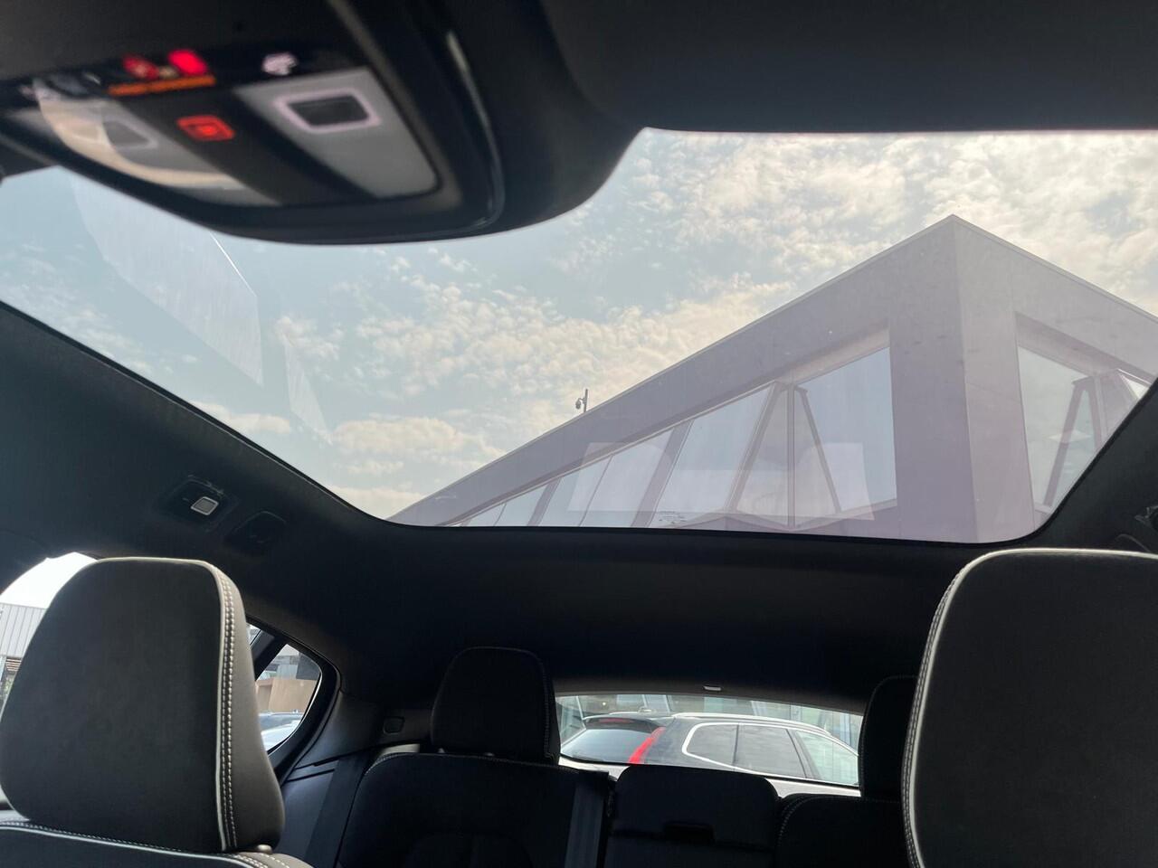 Volvo EC40 Extended Range Plus 82 kWh | Trekhaak | Warmtepomp | 360° Camera