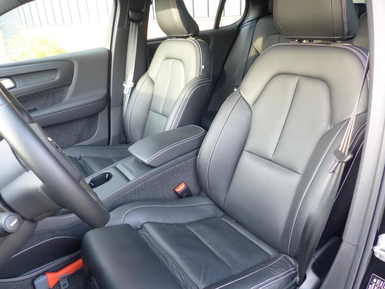 Volvo EC40 Extended Range Plus 82 kWh |Electr. verst. stoelen| Lederen bekleding| Digitale achteruitkijkspiegel|