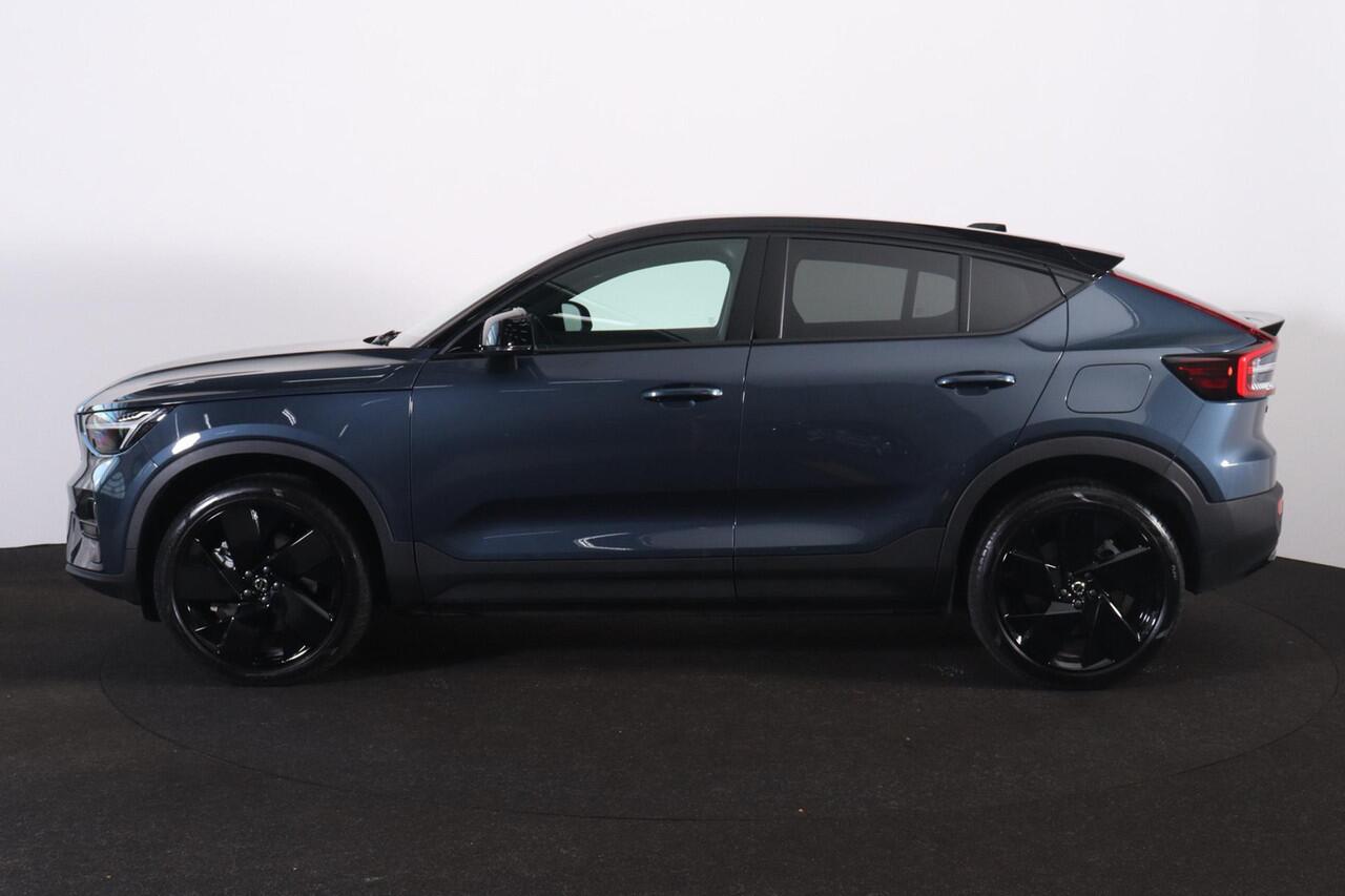 Volvo EC40 Single Motor Extended Range Plus Black Edition - Panoramadak - IntelliSafe Assist & Surround - Parkeercamera achter - Verwarmde voorstoelen & stuur - Parkeersensoren voor & achter - Getint glas - Draadloze tel. lader - Warmtepomp - 20' LMV