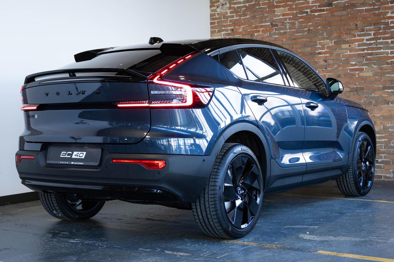 Volvo EC40 Single Motor Extended Range Plus Black Edition | Panoramadak | Verwarmbare voorstoelen&stuurwiel | 360º Camera | Premium audio by Harman Kardon | Keyless Entry/Start | Warmtepomp | 20 inch lichtmetalen velgen
