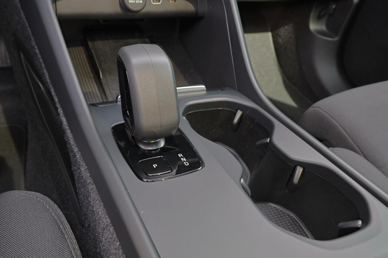 Volvo EC40 Performance Ultra 82 kWh - Panoramadak - IntelliSafe Assist & Surround - 360º Camera - Harman/Kardon audio - Verwarmde voorstoelen, stuur & achterbank - Parkeersensoren voor & achter - Elektr. bedienb. voorstoelen met geheugen links - Draadloze tel. lader