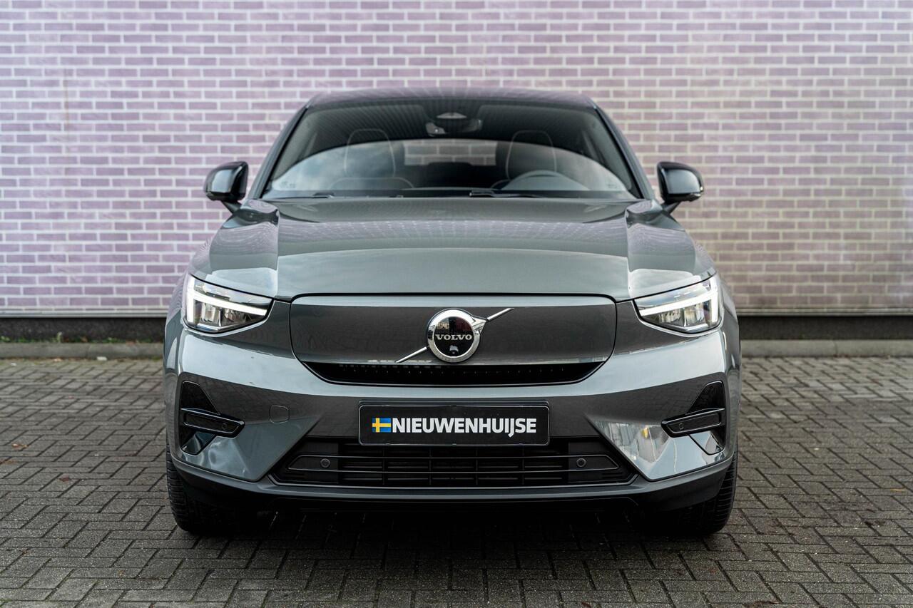 Volvo EC40 Single Motor Extended Range Plus 82 kWh | Trekhaak | Panoramadak | Keyless | Harman Kardon Audio | Elektrische Achterklep | 360 camera | Stoel-/Stuurverwarming | Adaptieve Cruise | Getint Glas | Luxe Bekleding |