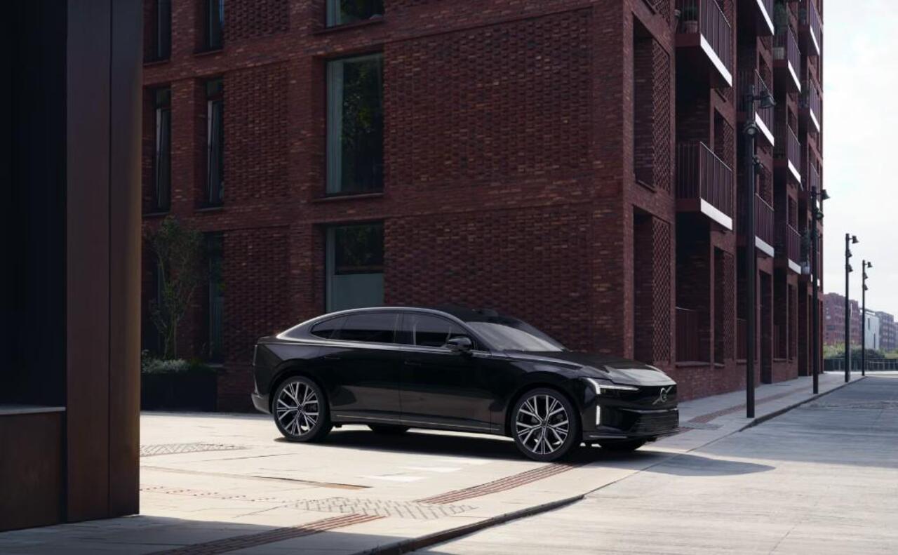 Volvo ES90 Single Motor Extended Range Ultra | Pilot Assist Pack | 22" | Bowers & Wilkins | Chrome Pack | Luchtvering | HD Pixel LED | Elektrochromatisch panoramadak | Gelamineerd Glas | Soft Close | Luxe middenarmsteun achter | Ventilatiestoelen voor & achter | Mas