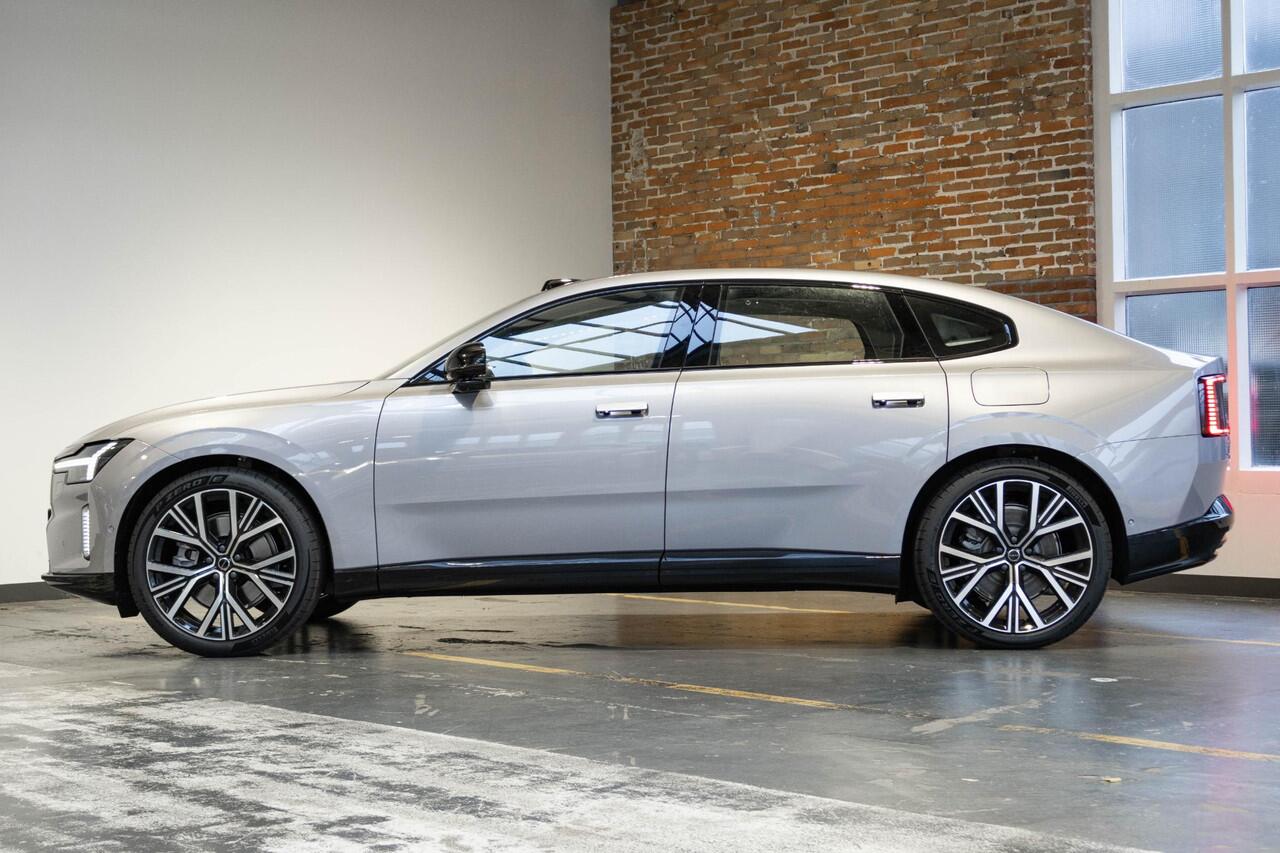 Volvo ES90 Single Motor Ext. R. Ultra Launch Edition 92 kWh | Luchtvering | Elektrochromatisch panoramadak | Geventileerde voor- en achterstoelen | Bowers & Wilkins | Pilot assist | 22 inch. lichtmetalen velgen | Stoel- /stuurwielverwarming | Verwarmde achterbank