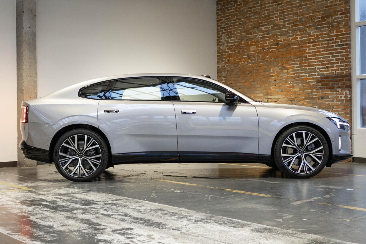 Volvo ES90 Single Motor Ext. R. Ultra Launch Edition 92 kWh | Luchtvering | Elektrochromatisch panoramadak | Geventileerde voor- en achterstoelen | Bowers & Wilkins | Pilot assist | 22 inch. lichtmetalen velgen | Stoel- /stuurwielverwarming | Verwarmde achterbank