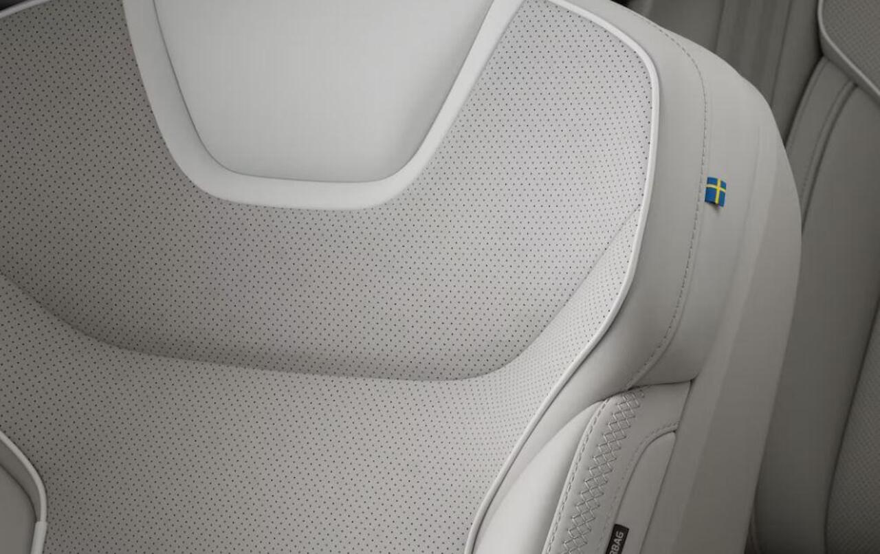 Volvo ES90 333PK Extended Range Ultra 92 kWh Luchtvering / Bowers & Wilkins / 22" / Pilot Assist Pack / Visual Park assist / Geventileerde voor- en achterstoelen / Panoramadak / Massagefunctie voorstoelen / Soft Close / HD Pixel LED koplampen