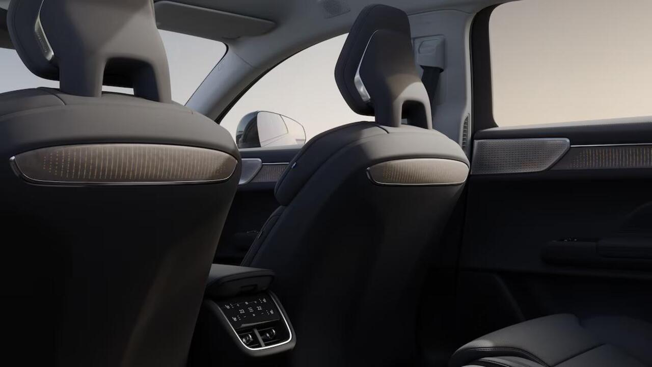 Volvo ES90 Single Motor Extended Range Ultra 92 kWh | Longe Range | Google | Pilot Assist | Bowers & Wilkins Audio | Chrome Pack | Luchtvering | HD Pixel LED | Pano Dak | Gelamineerd Glas | Soft Close | Luxe middenarmsteun achter | Ventilatiestoelen Voor & Achter | 