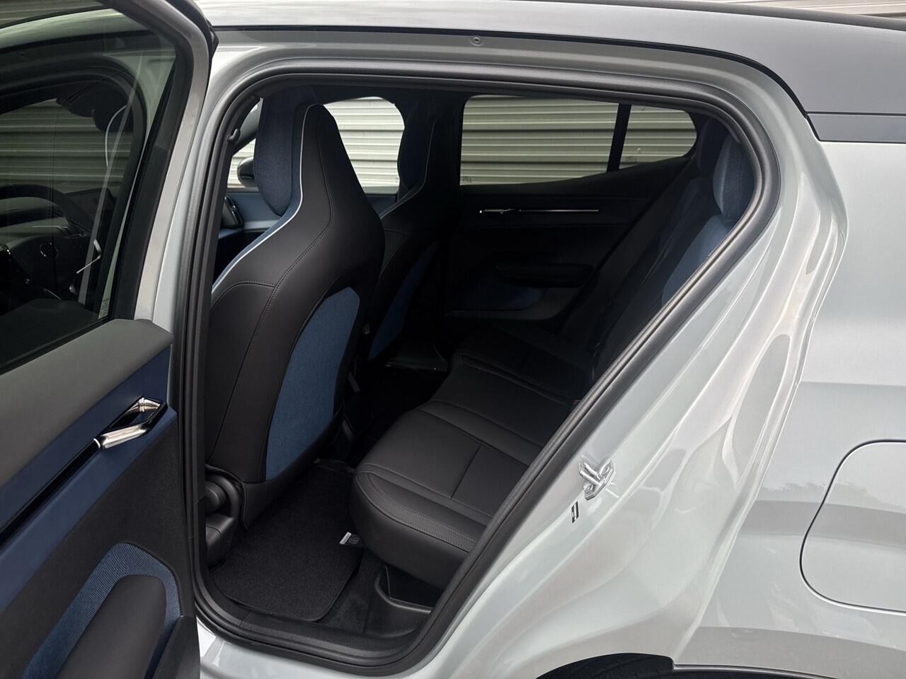 Volvo EX30 Twin Motor Performance Plus 69 kWh / Twin Performane 436PK / 20" Velgen / Black Sheep pakket /