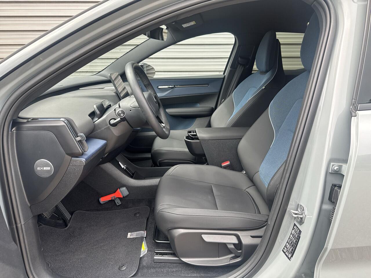 Volvo EX30 Twin Motor Performance Plus 69 kWh / Twin Performane 436PK / 20" Velgen / Black Sheep pakket /