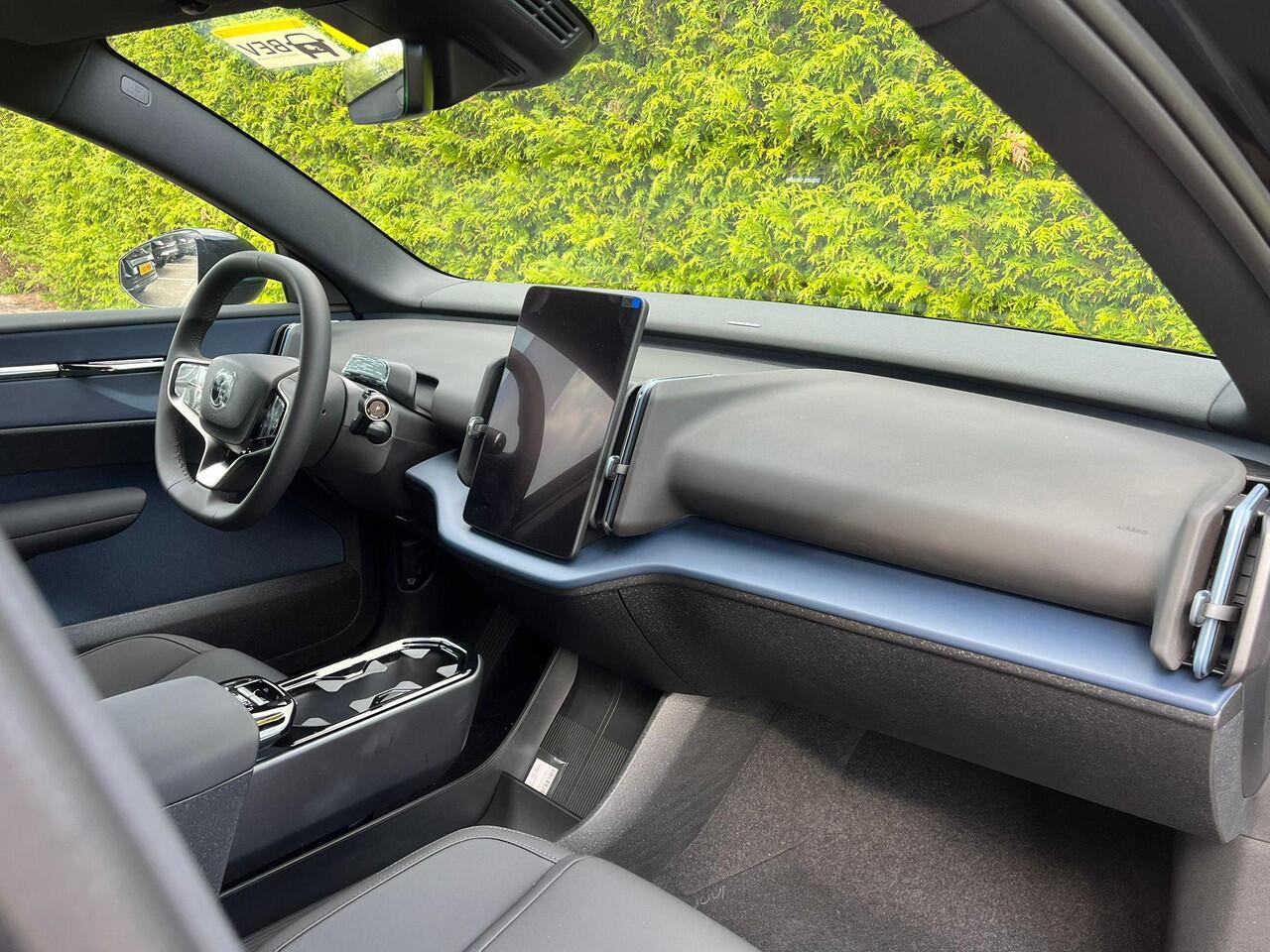 Volvo EX30 Single Motor Extended Range Plus 69 kWh | nieuw uit voorraad | LAAGSTEPRIJS garantie