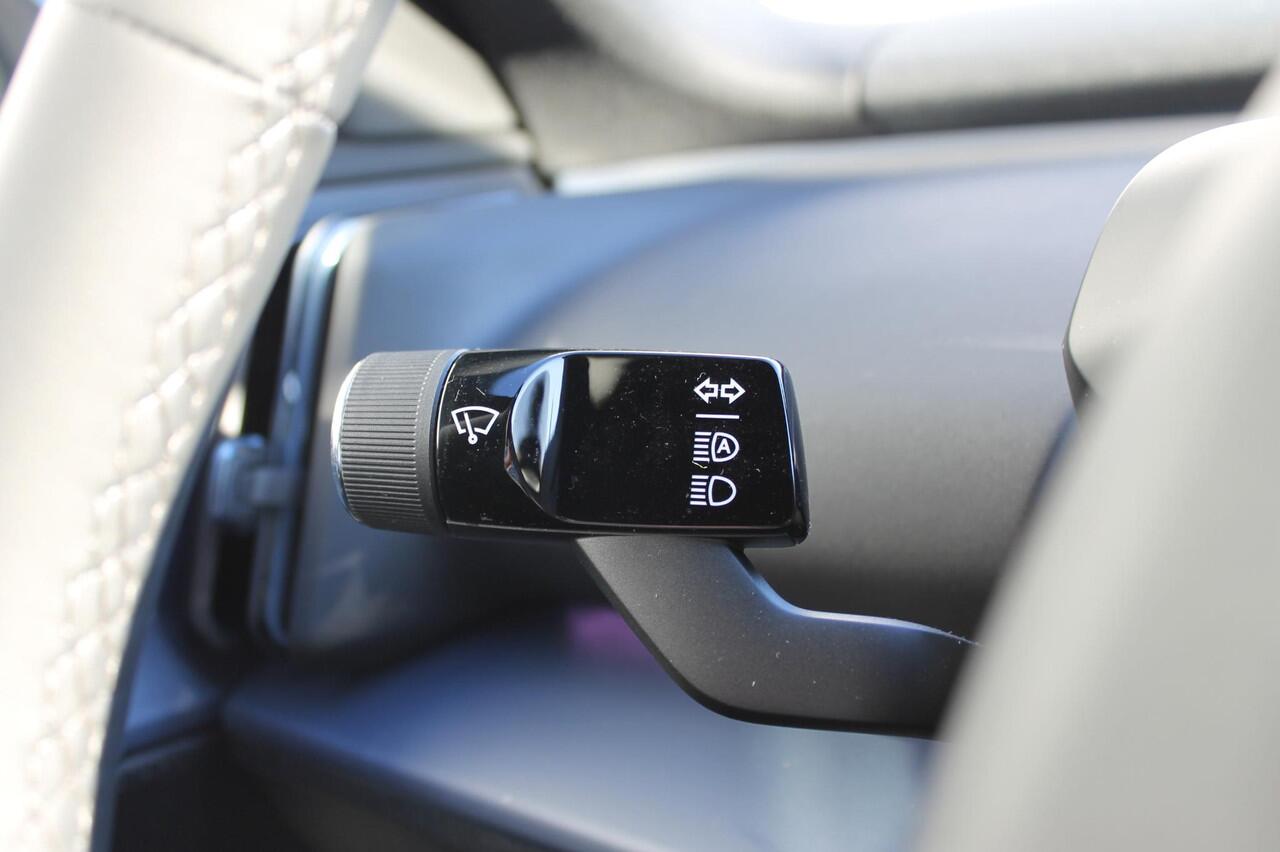 Volvo EX30 Single Motor Extended Range Plus 69 kWh Google Services / 19" lichtmetalen velgen / Parkeer sensoren voor en achter met parkeercamera achter / Adaptieve Cruise Control