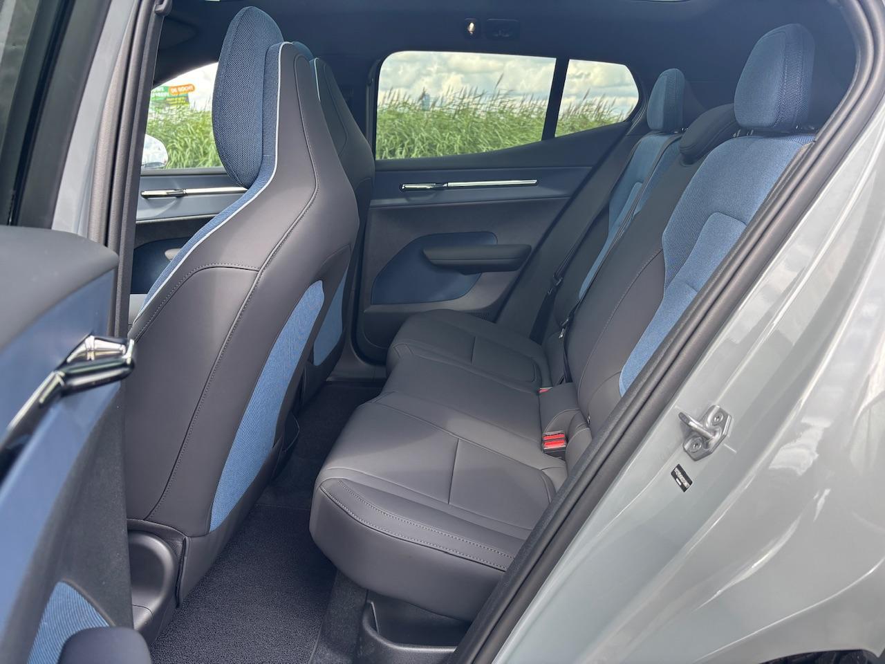 Volvo EX30 Cross Country Twin Motor Performance Ultra 69 kWh | Panoramadak | 360 Graden Camera | Harman/Kardon |