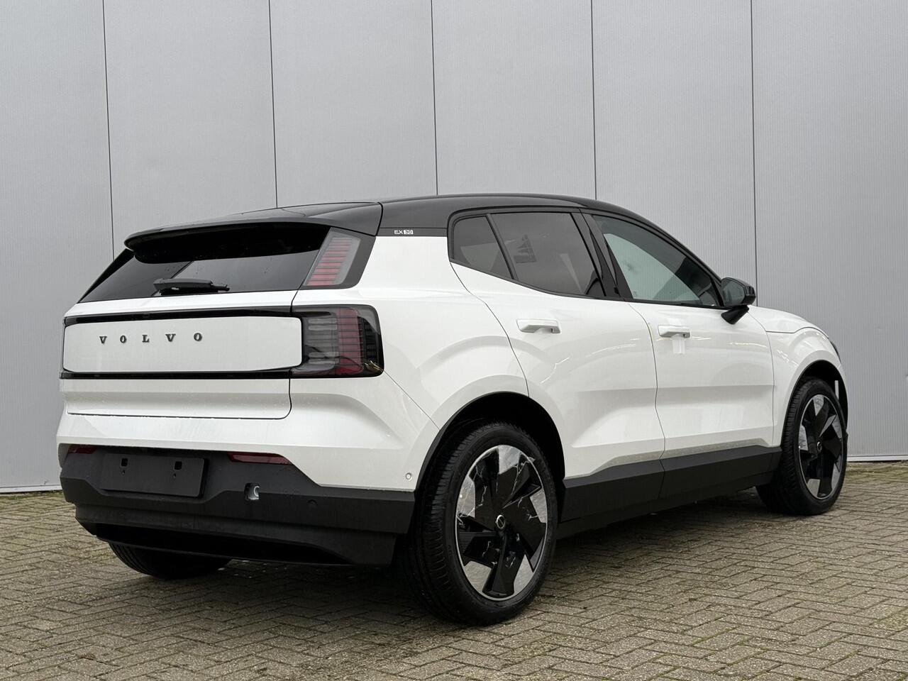 Volvo EX30 Single Motor Extended Range Plus | Adaptieve Cruise Control Met Pilot Assist | Getint Glas Achter | Apple Carplay/Android Auto | BLIS Dodehoekdetectie | Harman/Kardon Premium Audio | Sfeerverlichting | Keyless | Elektrische Achterklep | 2 Jaar Verlengde G