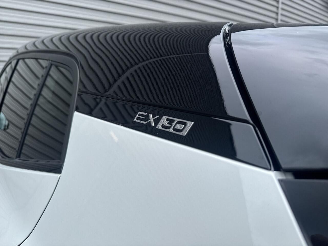 Volvo EX30 Extended Range Plus 69 kWh / 20" / Pack Climat / Extra getint glas /