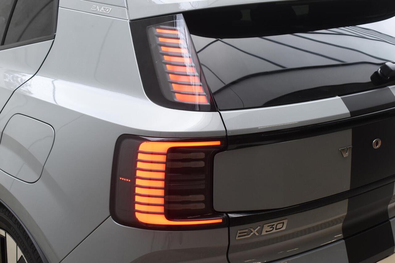 Volvo EX30 272PK Single Motor Extended Range Core / Adaptieve Cruise Control/ Climate Pack / Extra getint glas / Dodehoek Detectie / Parkeersensoren/ Achteruitrijcamera/ Warmtepomp/ Google Services/