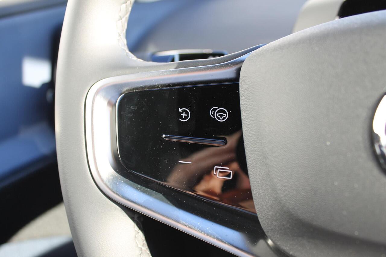 Volvo EX30 Single Motor Extended Range Plus 69 kWh Google Services / 19" lichtmetalen velgen / Parkeer sensoren voor en achter met parkeercamera achter / Adaptieve Cruise Control