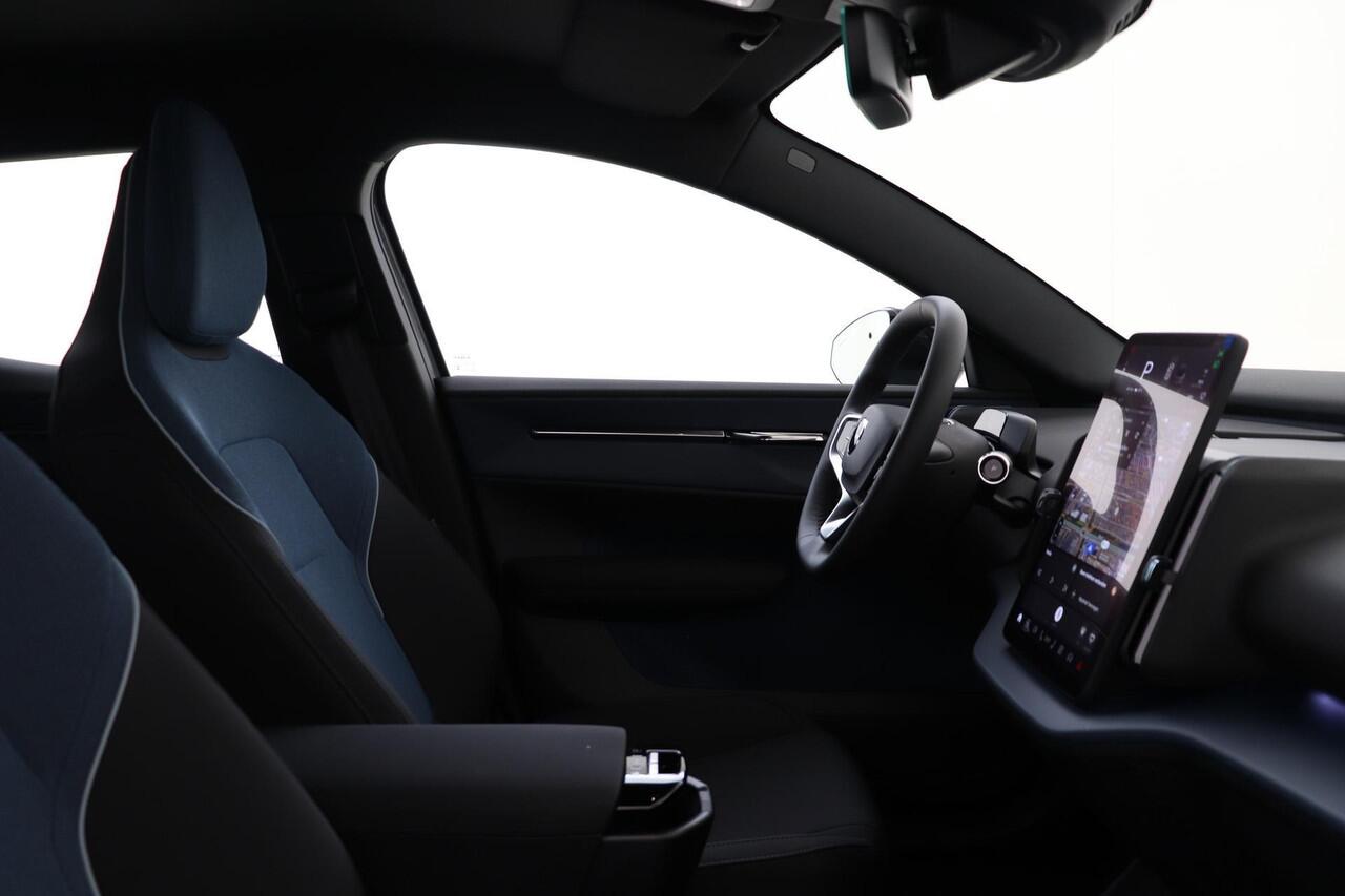 Volvo EX30 SINGLE MOTOR EXTENDED RANGE PLUS 69 kWh -CLIMATE|CARPLAY|CAMERA|ADAP.CRUISE|HARMAN/KARDON|GETINT.GLAS