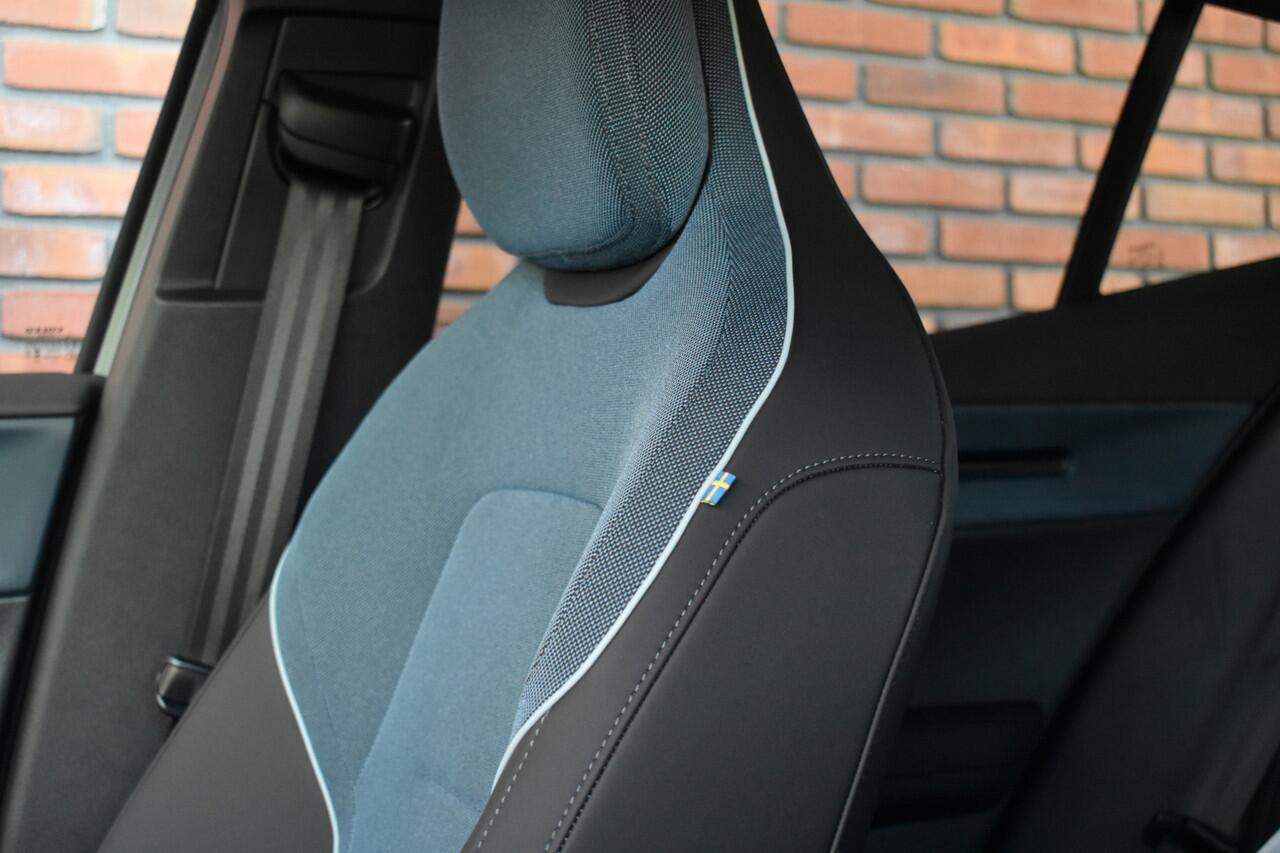 Volvo EX30 Extended Range 272PK Plus | Climate | Cameleon tint | Dashcam | Harman & Kardon |