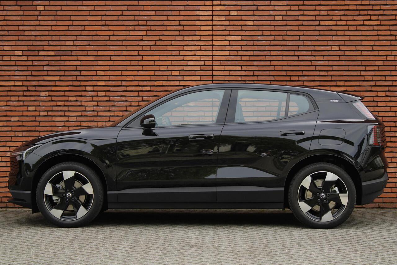 Volvo EX30 Single Motor Extended Range Plus | Incl. Volvo Verlengde garantie | Adaptieve Cruise Control | Pilot Assist | Harman/Kardon Audiosysteem | Parkeersensoren voor en achter | Parkeercamera achter | 20" Lichtmetalen velgen |