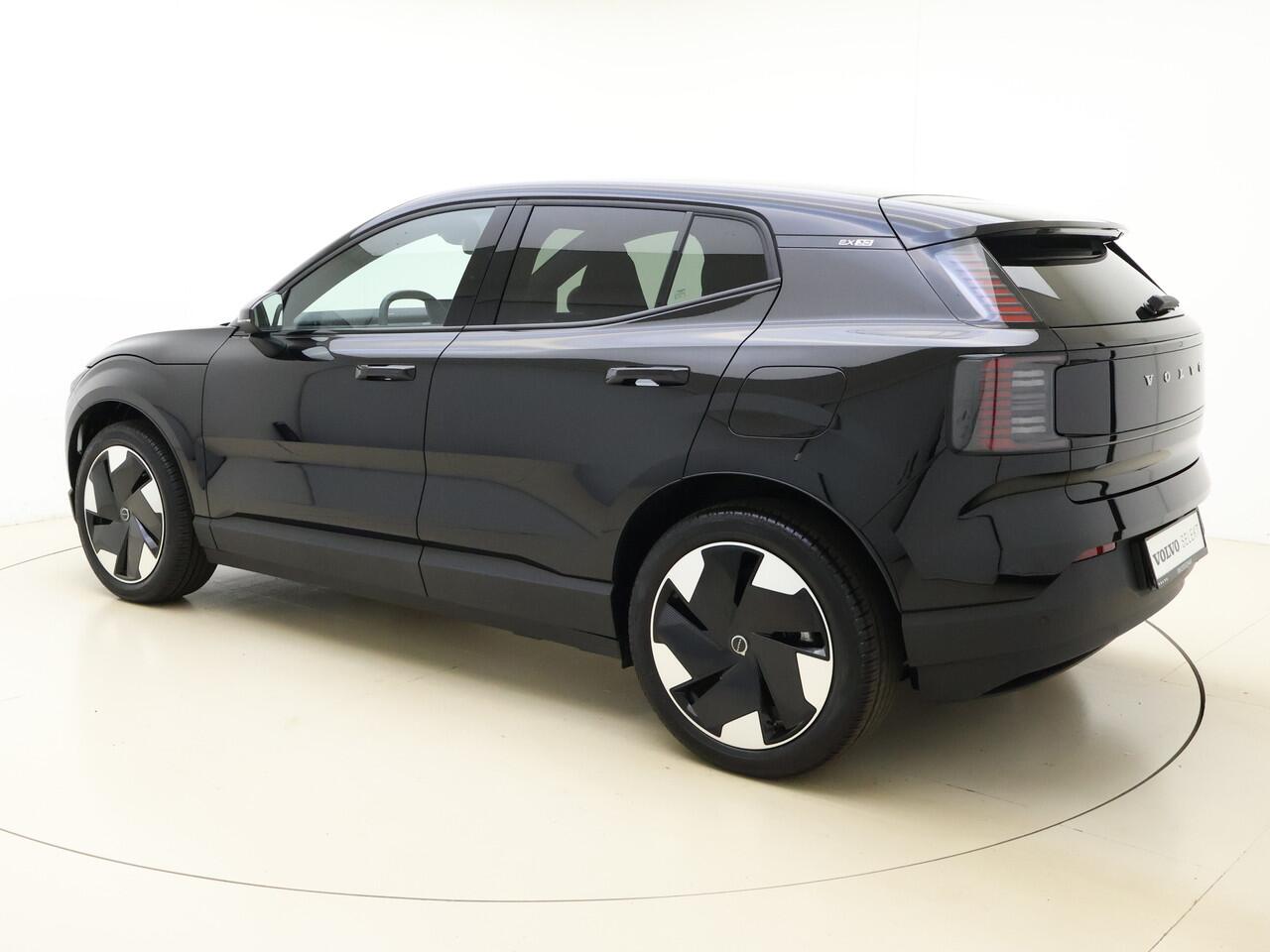 Volvo EX30 Extended Range Plus / DEMO DEAL / Getint glas / Adapt. Cruise / BLIS / Harman&Kardon / Keytag / PDC + Camera / El. Achterklep /