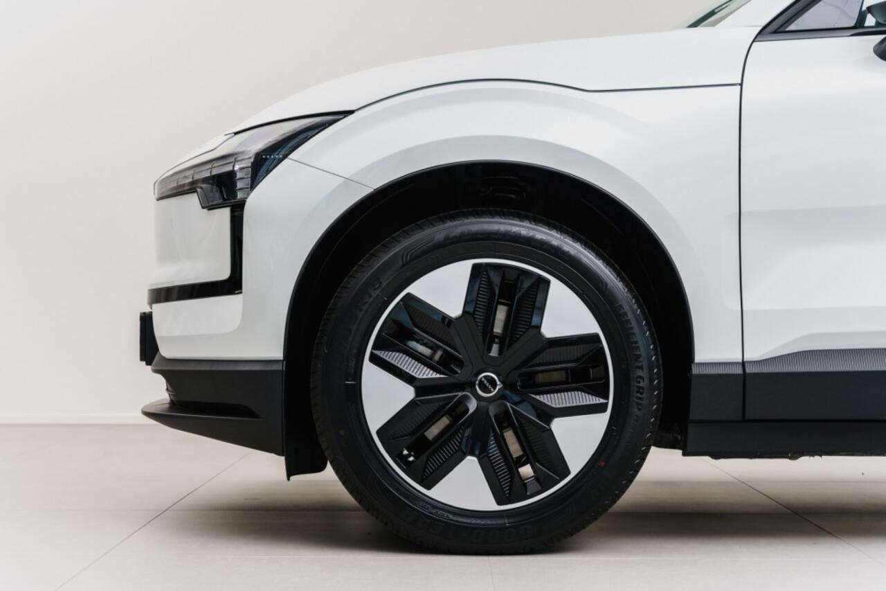 Volvo EX30 Core, Single Engine, Crystal White