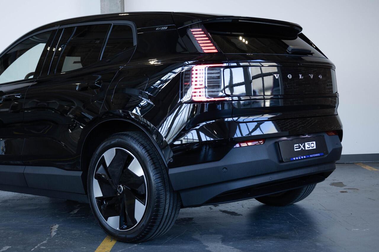 Volvo EX30 Single Motor Extended Range Plus | Verlengde Garantie 2 jaar | Direct Beschikbaar | Harman Kardon Premium Audio | Keyless Entry | Achteruitrijcamera | Parkeersensoren V+A | Donker Getint Glas | Pilot Assist |