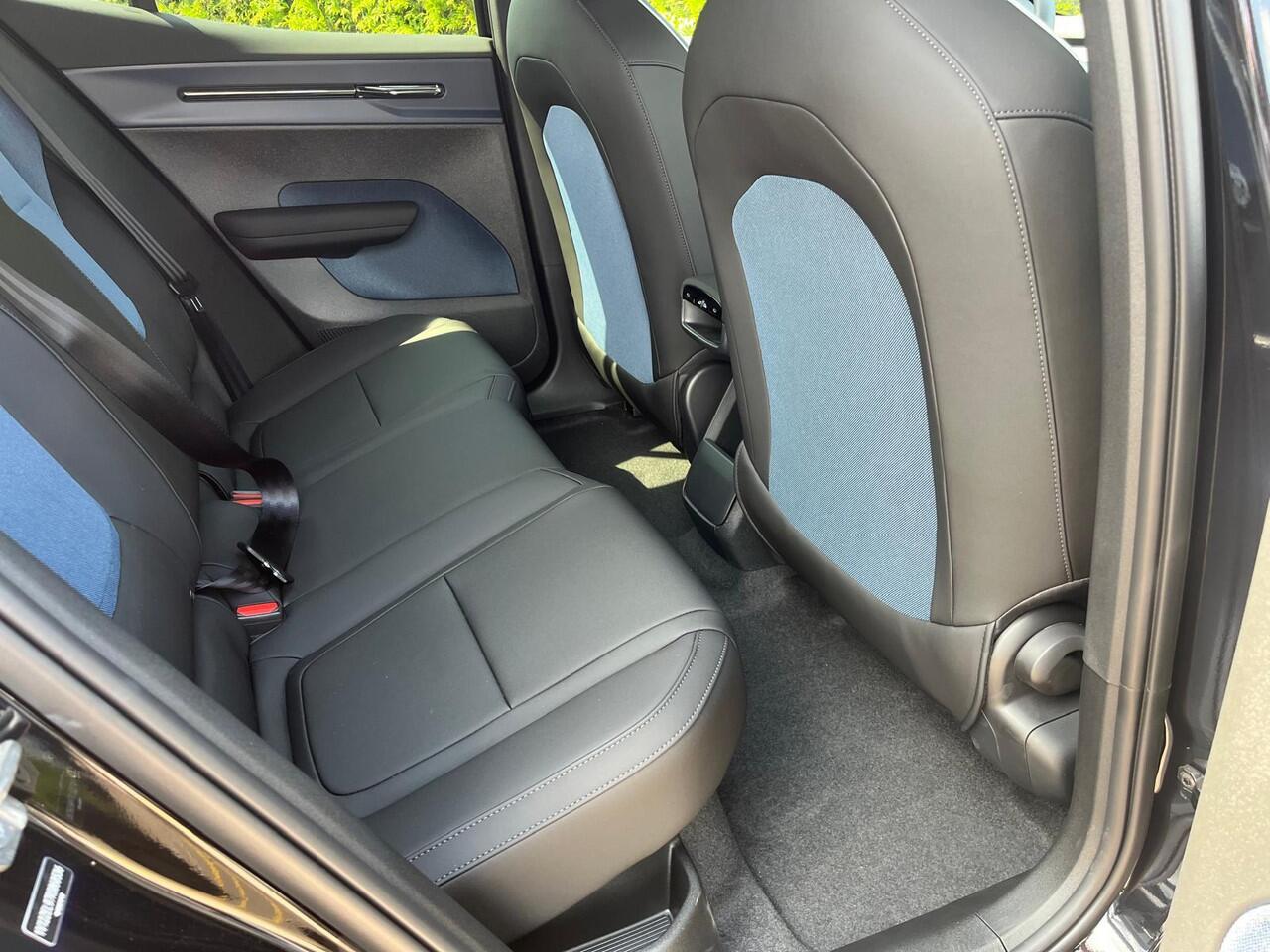 Volvo EX30 Single Motor Extended Range Plus 69 kWh | Getinte Ramen | nieuw uit voorraad | LAAGSTEPRIJS garantie