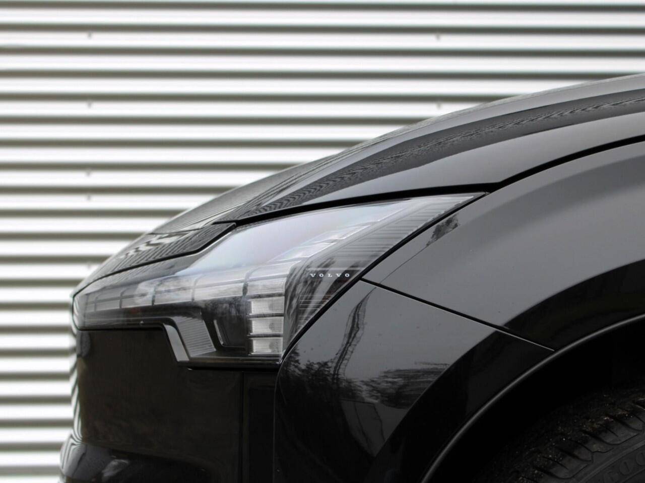 Volvo EX30 Single Motor Extended Range Plus Automaat / 20" velgen / Harman Kardon / Adaptive Cruise Control / Trekgewicht 1600kg