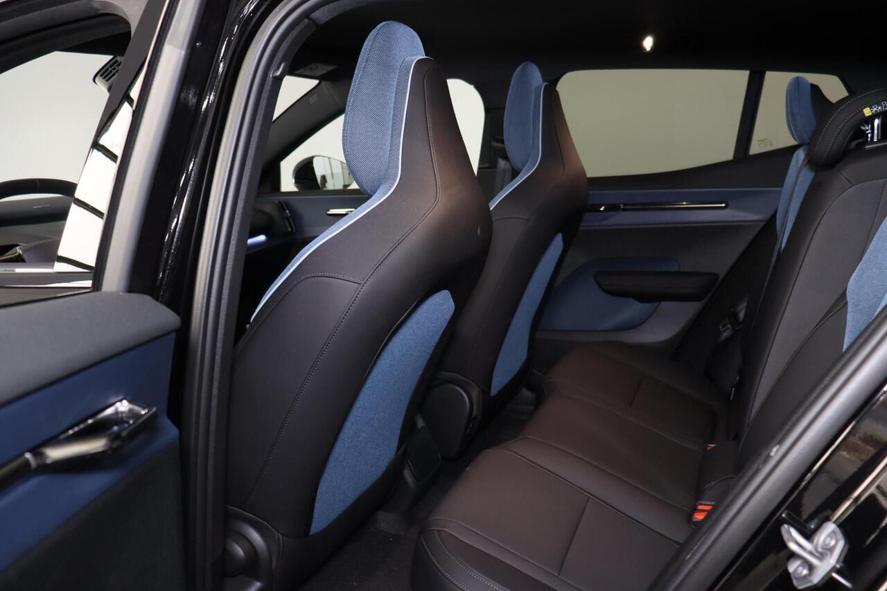 Volvo EX30 Single Motor Extended Range Plus 69 kWh - Adaptive Cruise Control - Climate pack - Parkeercamera achter - Elektrisch bedienbare voorstoelen - Verwarmde voorstoelen & stuur - Parkeersensoren voor & achter - Draadloze tel. lader - Extra getint glas - 20' LM