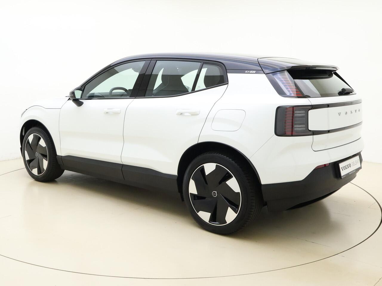 Volvo EX30 Extended Range Plus | All Season banden | Stoelverwarming | Extra getint glas