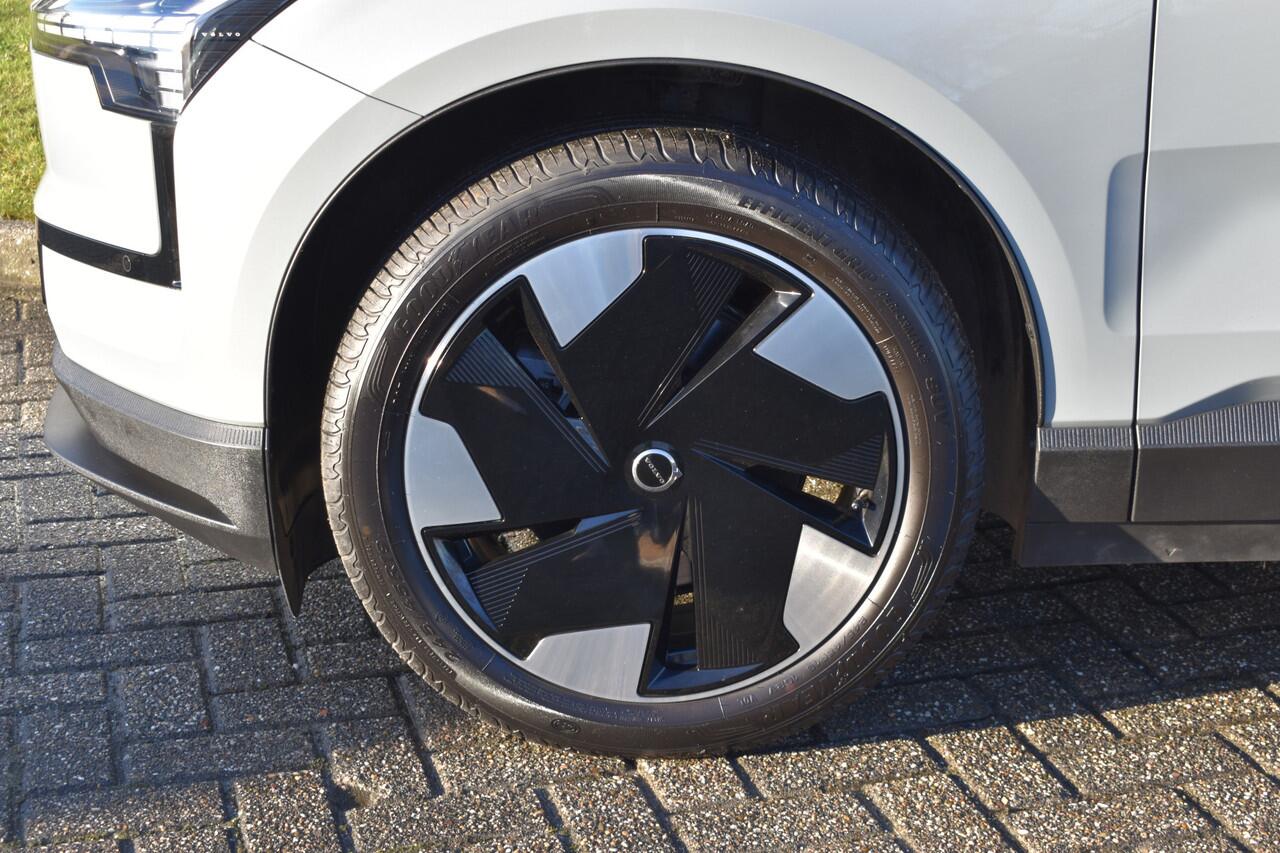 Volvo EX30 Extended Range 272PK Plus 69 kWh | Trekhaak | H&K | ACC | Blis | Getint glas | Camera