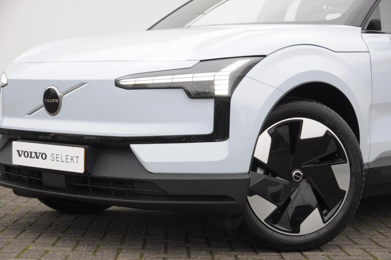 Volvo EX30 272PK Ext. Range Plus / Adaptieve Cruise Control/ Dodehoek Detectie / Parkeersensoren voor en achter/ Achteruitrijcamera/ Warmtepomp/ Google Services/W