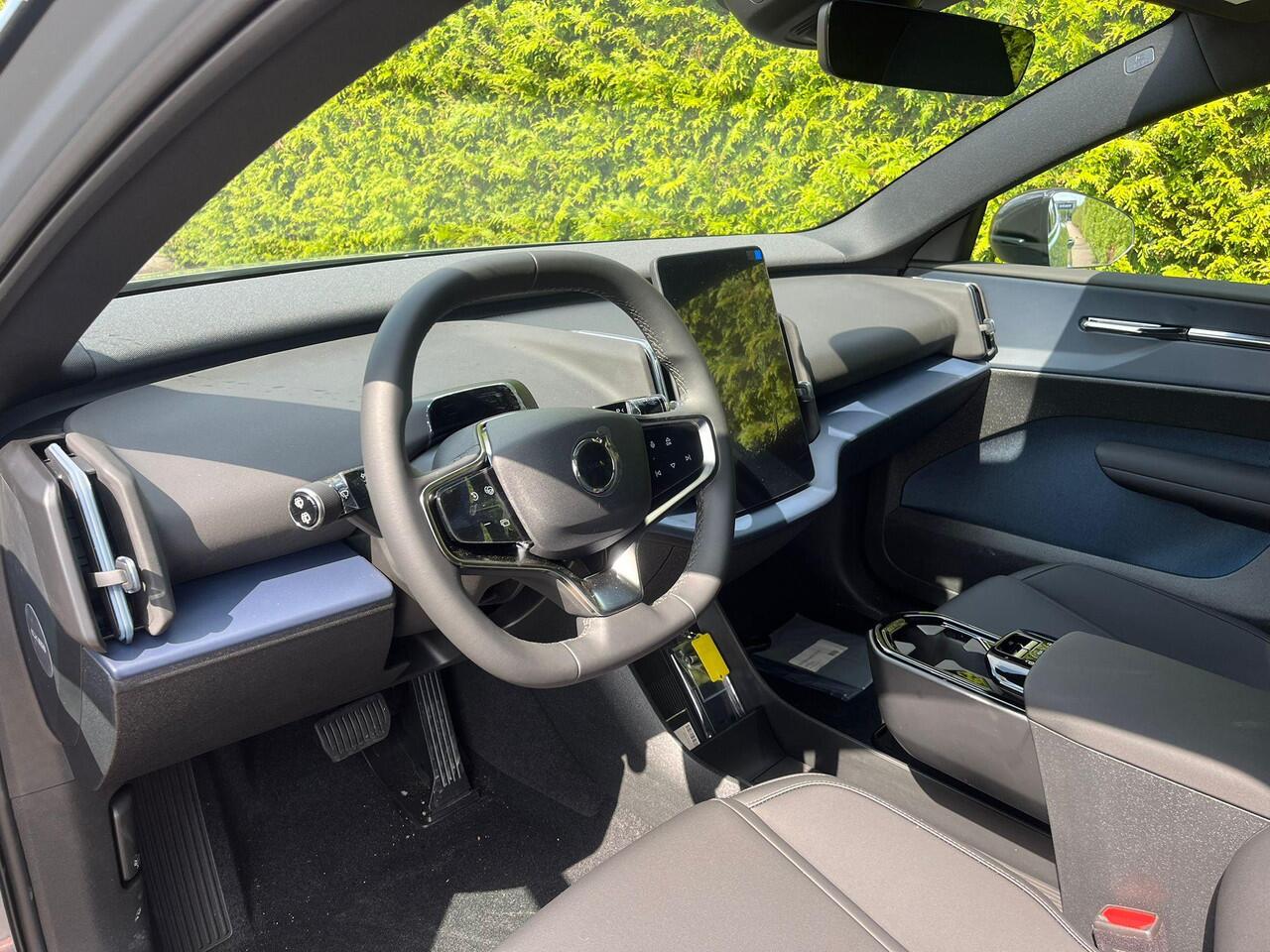 Volvo EX30 Single Motor Extended Range Plus 69 kWh | nieuw uit voorraad | LAAGSTEPRIJS garantie