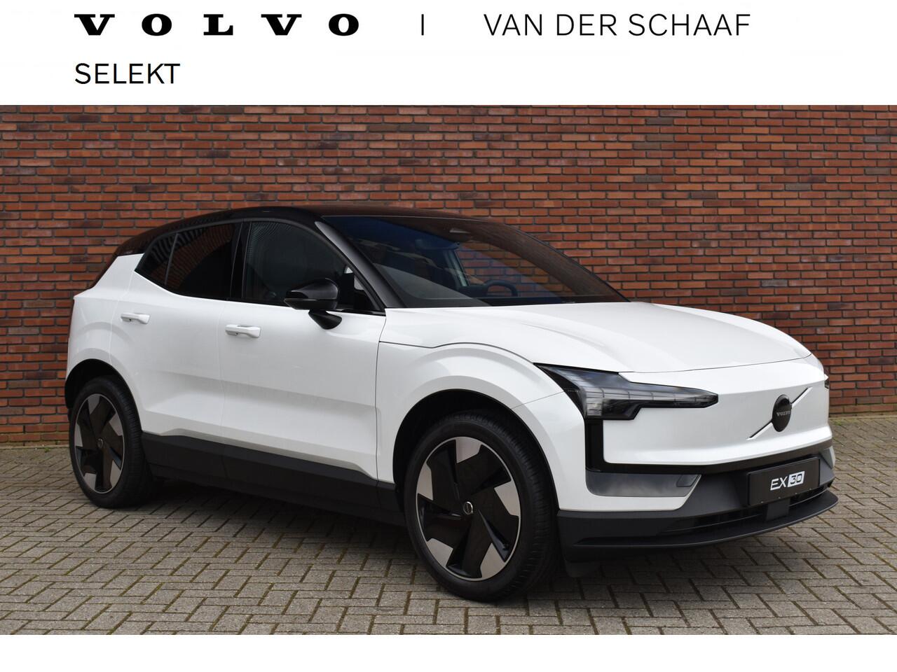 Volvo EX30 Extended Range 272PK Plus | Black Pack |